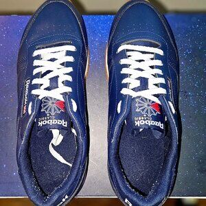Size 8.5 Men's/Unisex - Reebok Classic
